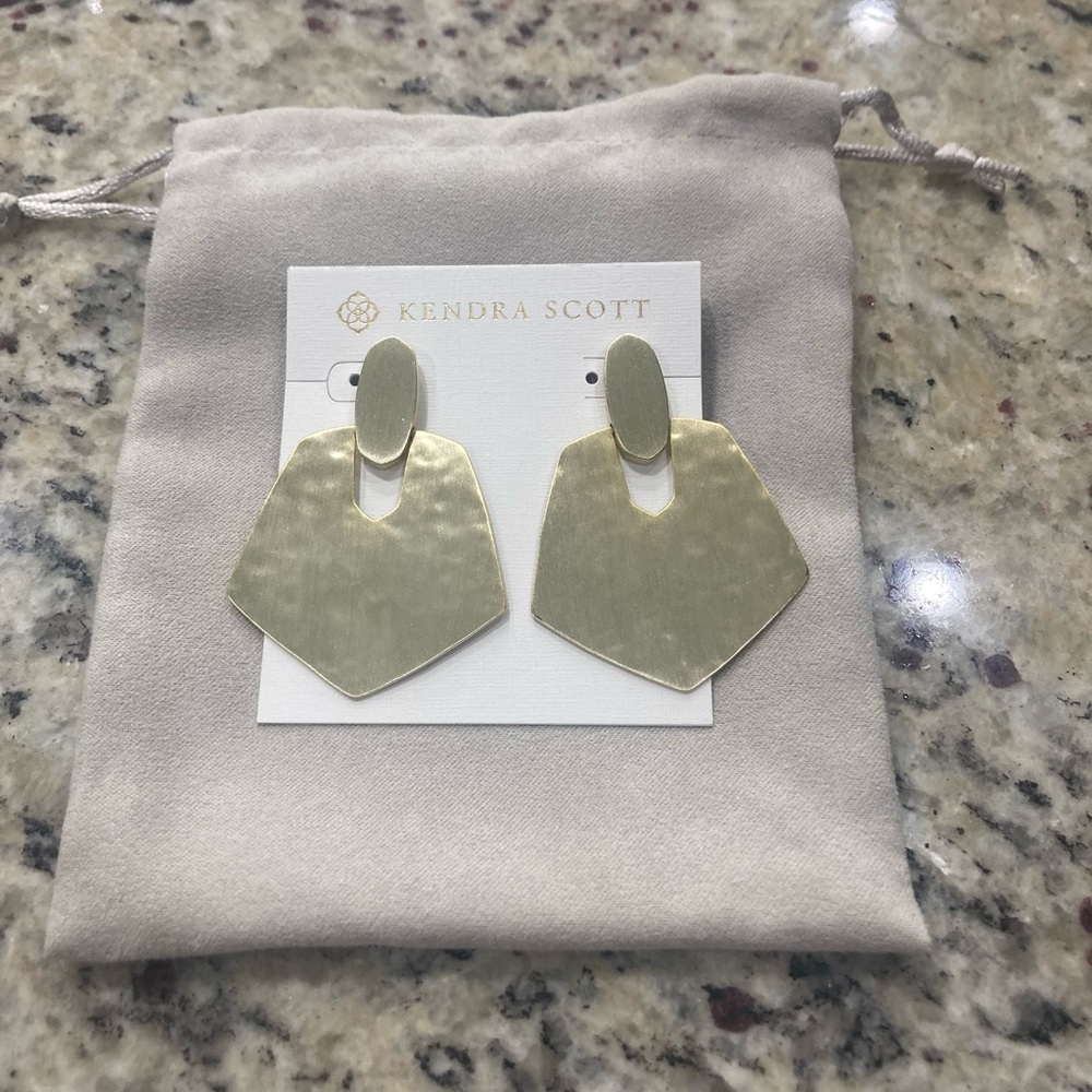 Kendra Scott matte gold Finch earrings Preowned GuC
